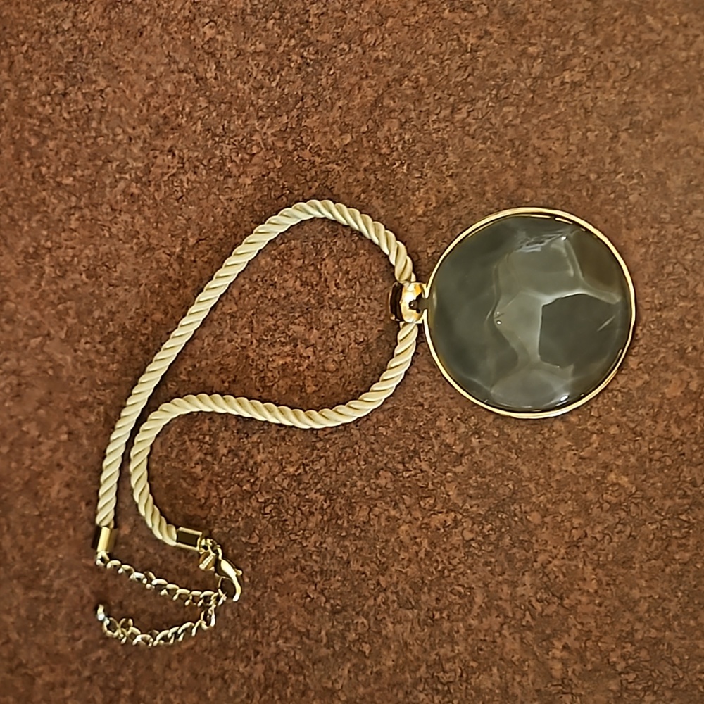 NWT Chico's pendant necklace